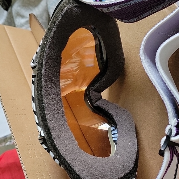 RARE Shaun White A-Frame Goggles - Picture 4 of 10